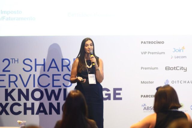 🎯 Espaço Hands-On: quando teoria encontra a prática e o fator humano faz a diferença.

No 12ᵀᴴ Shared Services Knowledge Exchange, o Espaço Hands-On trouxe à tona discussões essenciais sobre indicadores, cultura organizacional e escuta ativa do cliente nos CSCs.

📊 Cristiane Ongaro e Paula Furlan mostraram como KPIs bem definidos podem ser fatores de decisão e reconhecimento na MadeiraMadeira.

💬 Thiago Póvoa e Érica Pereira, da Vitru Educação, destacaram como clima organizacional e bem-estar impactam diretamente os resultados.

🗣️ E Claudia Sakakibara, do IEG, encerrou com um chamado importante: transformar feedback em ação e resultados reais nos CSCs.

Um espaço de troca profunda, conexão humana e impacto direto nas operações.

📩 eventos@ieg.com.br
#12thSSKE #IEG #EspaçoHandsOn #sharedservices #CSC #kpis #culturaorganizacional #feedbackdocliente #eventocorporativo #resultadosreais