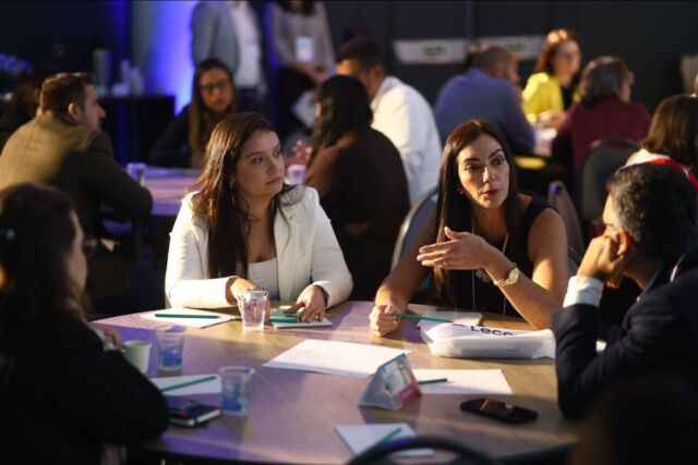 🚀 Novidade que já virou destaque!

Pela primeira vez no Shared Services Knowledge Exchange, realizamos Grupos de Discussão Direcionados que promoveram uma troca entre os participantes do evento. 💬

Foram debatidos temas estratégicos como:
🔹 Escopo de processos no CSC de 2025
🔹 Integração com o negócio
🔹 Retenção de talentos em cenários desafiadores
🔹 Desenvolvimento do novo profissional de CSC
🔹 Transição de sistemas e uso de tecnologias emergentes
🔹 Inteligência Artificial, robôs e o futuro do trabalho

Com alto nível de engajamento, a iniciativa foi um verdadeiro sucesso e reforça o propósito do #12thSSKE: gerar valor através da colaboração entre líderes, especialistas e profissionais do setor.

📩 eventos@ieg.com.br

#IEG #12thSSKE #csc #sharedservices #eventocorporativo #gruposdediscussão #networking #inovação #colaboraçãoestratégica